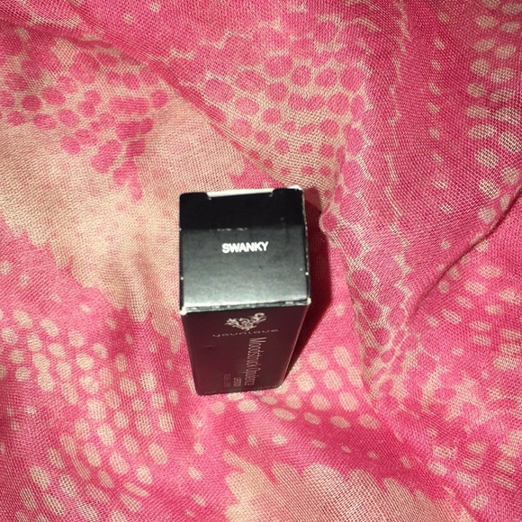 Younique opulence lipstick - Picture 2 of 4